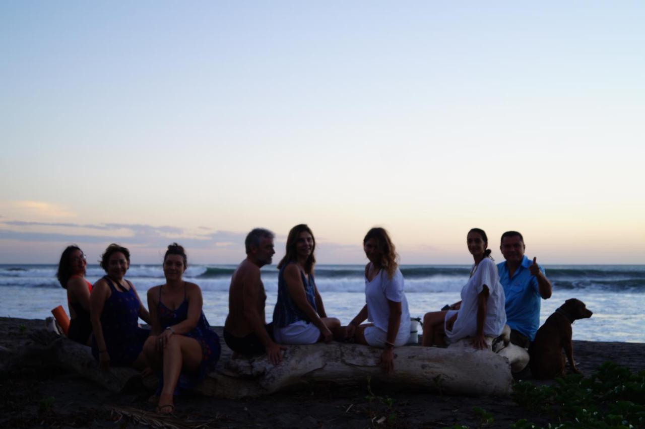 Alive Beach House Transito ภายนอก รูปภาพ